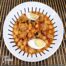 Cigrons amb Bacallà. Aquest és un plat típic del país que es prepara durant la Setmana Santa. Tanmateix, però que ara pots gaudir-ne en altres èpoques de l'any ja que és un plat molt sa i nutritiu. El bacallà es un peix blanc molt saludable ja que conté un baix nivell de greixos i altes quantitats de proteïna. Si a més, el barregem amb llegums llavors ja tenim un plat perfecte per la nostra dieta.